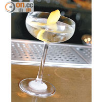 酒吧的Martini雞尾酒，好似食車仔麵般，由基酒、濃度、調味、裝飾都可以自己話事，Mix出一杯獨一無二的Cocktail。