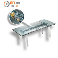 Astrolab<br>玻璃餐桌透視齒輪活動設計，盡顯精細的工藝。$116,200