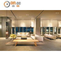 室內設計由意大利建築設計師Piero Lissoni操刀，以簡約風格營造出優雅氛圍。
