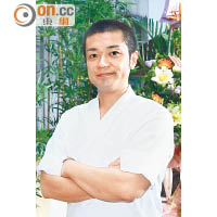 廚藝總監上田建二師傅曾經為日本皇太子獻技，擅長以西式慢煮烹調技術來炮製日本料理，亦是日本裏千家今日庵認可的茶道老師。