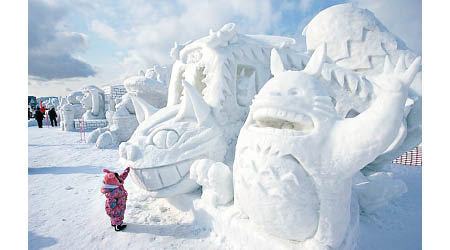 歷來旭川冬祭的超大型雪雕和冰雕，造型都超級搞鬼。