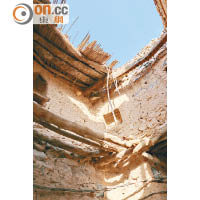  Misfat Al Abriyeen已有接近200年歷史，村內房屋都以傳統方式興建，在城市難得一見。
