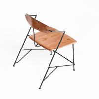 Power Chair<br>設計師目前最滿意之作，直線條鋼筋配上弧形的坐面及靠背，令椅子展現出一份硬朗與力量。