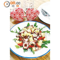 Warm Octopus Salad <br>由意大利直送的橄欖、八爪魚、車厘茄等配以酸香檸檬汁，十分開胃。