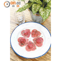 Handmade Amorini <br>手造的心形紅色意式雲吞，餡料用上紅菜頭粒及芝士，只限情人餐供應。