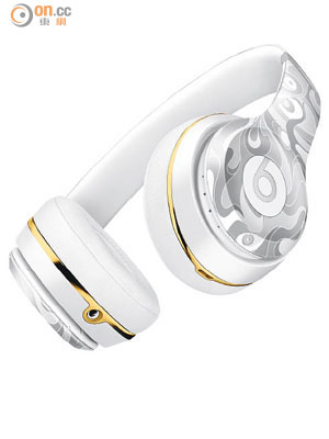 耳機圖案以「三不猴」為設計概念，耳罩更圍上金色線。售價：$2,598