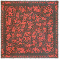 Alexander McQueen紅色猴子圖案絲巾 $3,000（F）
