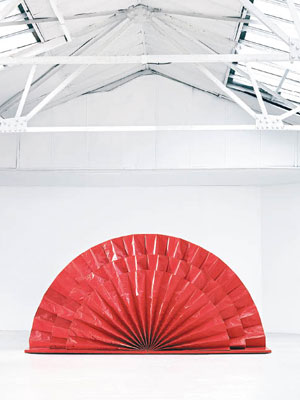 白髮一雄《Untitled（Red Fan）》（估價︰HK$1,700萬~HK$2,200萬）