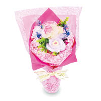 真誠的愛 $399（E） <br>品牌今個情人節限定供應的玫瑰花朱古力棒，以鮮花束造型示人，好看又好吃。
