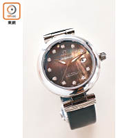 LADYMATIC 34mm大溪地珍珠貝母錶盤、不銹鋼黑色皮帶腕錶 $63,600