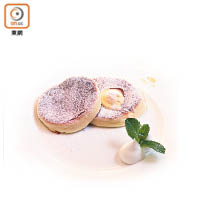 Soufflé Hotcake $68<br>比起店內其他款式，這款Pancake做得較為厚身，入口卻出奇地鬆軟，味道亦較清淡，由於主要用蛋白製成，蛋味濃郁。