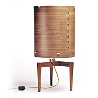 Veneer Lamp<br>圓筒形的燈，以層壓膠板為物料，更結合多種木材來製造，如柚木、胡桃木、白橡木等。