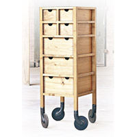 Rolling Dresser<br>以硬木打造，開放式框架結構，加上手工雕刻元素，設計有型，附設實木腳輪，體貼用家需要。