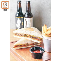 Steak Sandwich $108<br>新西蘭肉眼扒塗上燒烤醬燒至剛好熟製作成三文治餡料，分量不少，吃起來肉汁豐富又富肉香味。