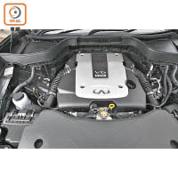 QX70搭載3.7L V6引擎，擁有最大馬力320hp。