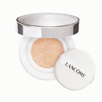 LANCÔME瞬白無瑕氣墊粉底 SPF50+ PA+++ $390（B）<br>以統一活性成分配方，包括松樹精華、積雪草等研製而成，能針對改善膚色暗啞不均的情況，有效改善色斑、減少泛紅及強化肌膚，化妝同時護膚。