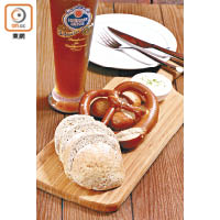 傳統德國麵包拼盤配芝士碟 $68<br>有即日鮮製的麥包、德國小圓包及巴伐利亞結狀麵包，可蘸忌廉芝士及瑞士Camembert芝士來吃，好味道！