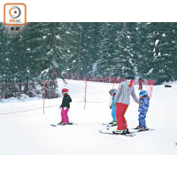 園方亦為2歲至6歲兒童設滑雪課程，由專業教練指導。