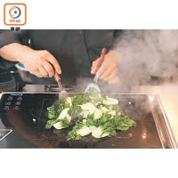 要將蔬菜表面的污染物去除，炒菜比烚菜有效。