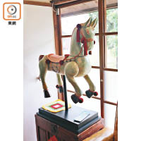 小時候最愛的投幣搖搖木馬，今日已成為了「台灣懷舊童玩館」的展品。