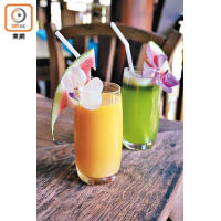 大蒜、薑加橙汁等合成的Liver Flush（前），及以小麥草和菠蘿等打成的Grass Pina Colada，各190 Baht（約HK$42）。