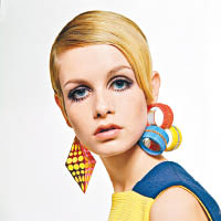 60年代紅極一時的名模Twiggy，經常以「離罩」眼線妝示人。