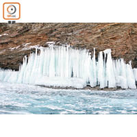 湖上最凍為每年的12月至2月，攝氏零下38度，湖水迅速結冰，形成有點像鐘乳石冰柱。