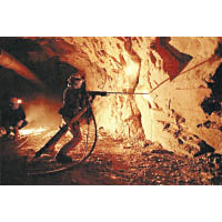 學生有機會在Edgar Mine嘗試各種採礦工序。