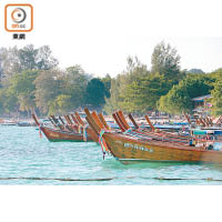 麗貝島最出名的交通工具Long Tail Boat，大部分遊客都會坐這種木艇代替快艇。