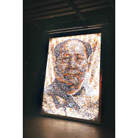 《MAO》<br>BLAKHAT為是次展覽設計的作品，表達政治、金錢、社交網絡是新的獨裁統治。