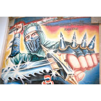 大部分畫家是單靠想像力繪畫海報，尤其擅長創作武林兵器。