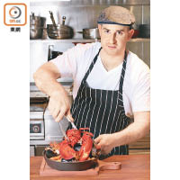 設計餐牌的Christopher Kerr曾在Gordon Ramsay旗下餐廳學藝，有豐富炮製海鮮的經驗。