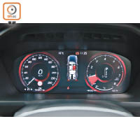 電子屏幕取代以往的機械指針錶板，提供豐富的行車資訊。