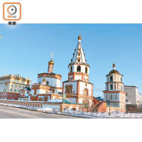 一座教堂有齊北俄羅斯和巴洛克式風格，極為獨特。