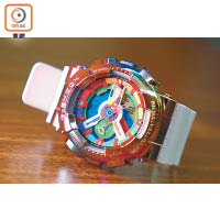 由台灣G-SHOCK愛好者居夏克改裝而成的GA110，錶殼由膠改為金屬，並加上一層電鍍顏色，而錶面及指針也改造成多色彩顯示，十分有趣。（成本價：$2,000）
