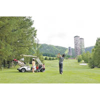 5月14日至10月10日度假村的高爾夫球場會開放給大家一顯身手，成人每位￥5,500（約HK$391）起。
