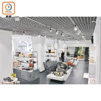 Artek旗艦店下層主要賣家品、雜貨，樓上為大型傢俬區。