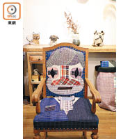 利用不同Pattern的古布拼出可愛圖案的二手椅子，¥5,500（約HK$6,960）。