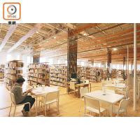 Toyama Kirari內兼備了富山市立圖書館本館，內有45萬冊圖書任你睇。