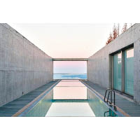 對正瀨戶內海的泳池，是全酒店焦點所在。