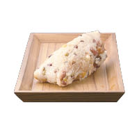 八穀豐登豚肉糉 $46（f）<br>含豐富的纖維及堅果香味，配以用日式醬汁燜煮至入味的豚肉，吃起來分外滋味。