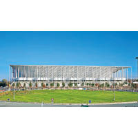 Matmut Atlantique球場的大部分支柱置於外圍，令場內有最佳景觀。