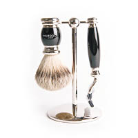 Murdock London Turner三件裝剃鬚套裝 $2,450（C）<br>包括Oscar剃刀、剃鬚掃和專為浴室而設、極具品味的鍍鉻底座。