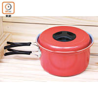 Evernew紅色煮食煲附有手柄，容量達1,000毫升，又靚又實用。$388