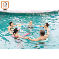 Aqua Fitness班是在水中央做運動10分鐘，等同於在地上做30分鐘，收身一流呀。
