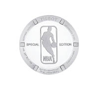 PRC 200 NBA特別版石英腕錶的錶底刻有NBA標誌。
