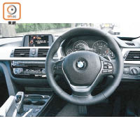 車廂布局一貫BMW特色，豪華中帶運動氣息。