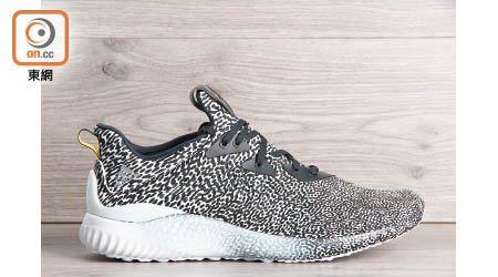 斑點紋adidas AlphaBOUNCE $799