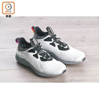 白×黑色adidas AlphaBOUNCE $799（男女裝同價）