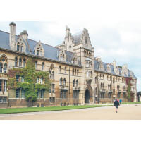 基督教會學院是牛津大學最大的學院，近200年內培育出13位英國首相。